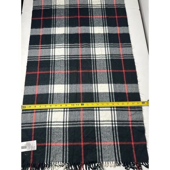 NWOT Gap Oversized Cozy Frayed Plaid Scarf Wrap Size 24” X76” Black Red White - Picture 6 of 10